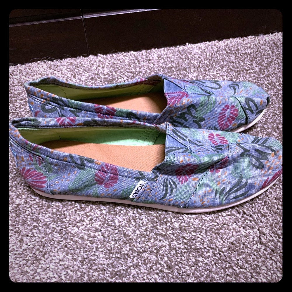 Tom’s tropical design shoes! Super comfy!